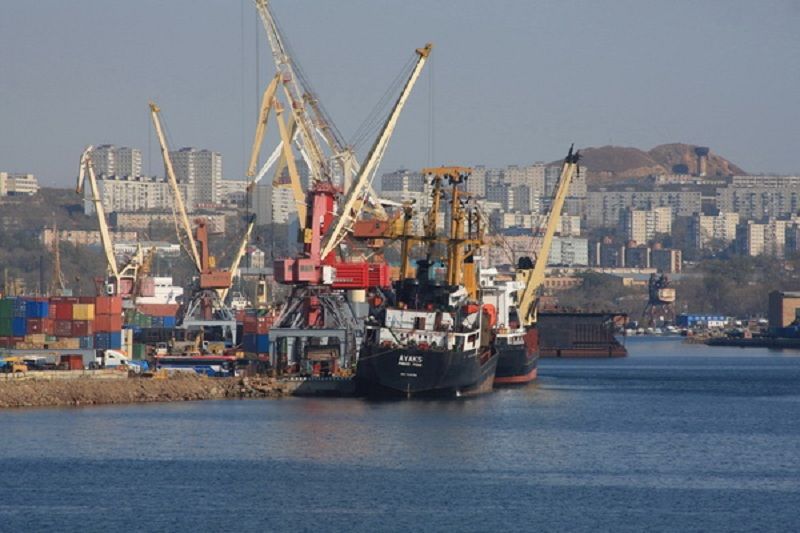 Морские перевозки: Владивосток станет свободным портом